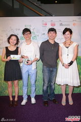 组图：香港舞台剧奖颁奖礼 黄秋生教张敬轩减压