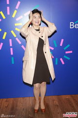 组图：林青霞现身支持继女 与生母张天爱同场