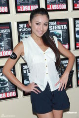 高清组图：香港名模助阵汽车陈列室开幕礼