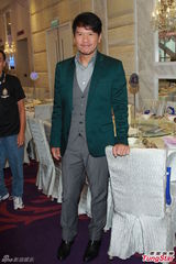 组图：张家辉难忘昔日受训点滴 行军礼显帅气