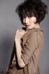 组图：阎娜最新春夏写真 俏皮活泼不失性感