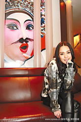 幻灯图：阿娇相机随身带随身拍 计划推出摄影集