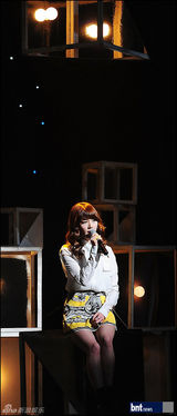 组图：歌手HaeGeum出演《M CountDown》 展感性歌喉