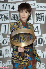 组图：萧敬腾变花美男拍摄新歌《福尔摩斯》宣传照