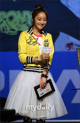 幻灯图：2PM与kARA联合粉丝见面会 带来精彩节目