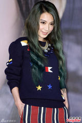 组图：田馥甄发片获姐妹声援 冷淡回应感情话题