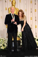 高清组图：奥斯卡后台获奖众星举金人光彩照人