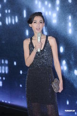 组图：周冬雨短裙俏丽亮相 柏芝性感郭晶晶发福