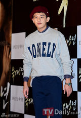 组图：金在中文彩媛韩佳人等出席《狼族少年》试映