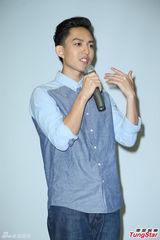 组图：林宥嘉出席新书签售 不承认与邓紫棋游学