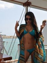 组图：金-卡戴珊家族旅行 大秀比基尼美照