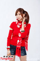 组图：长腿甜心叶子瑄帅气长腿新年照曝光