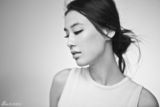 组图：黄圣依黑白影像写真曝光 光影流转展初夏风情