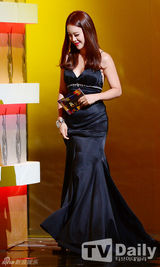 组图：第8届首尔电视颁奖礼 吴奇隆获人气奖