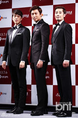 组图：韩星BADA裸色裙出席新音乐剧发布会