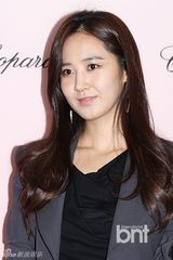 组图：少时Tiffany红唇白裙迷人 宋茜性感干练