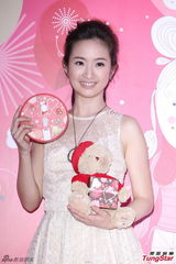 组图：林依晨亮相巧克力代言气质优雅