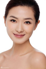 组图：万茜裸妆写真曝光 清新大气展温暖笑容