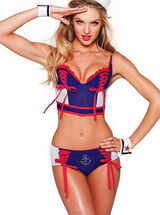 组图：超模康迪斯-斯瓦内普尔制服写真秀性感