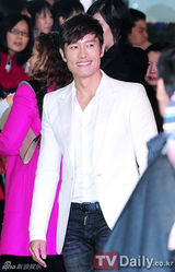 组图：朴信惠昌珉等助阵《特种部队2》VIP首映