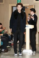 组图：灿烈土豪风现身《丛林法则》记者会