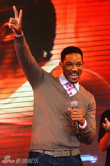 幻灯图集：《功夫梦》北京首映 成龙小史密斯秀醉拳