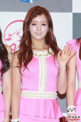 高清组图：Beast等赴港开唱 泫雅望与PSY再合作