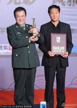 组图：黄宏凭《倾城》获最佳编剧原创剧本奖