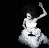 组图：赵铭扮黑暗吸血鬼 新写真凸显贵族气质范儿