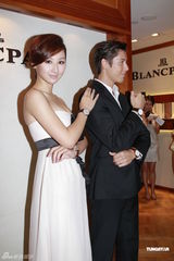 组图：高海宁感叹无人追求 称只收过父亲贵重礼物