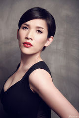 组图：商忆莎曝复古写真 烈焰红唇展诱惑