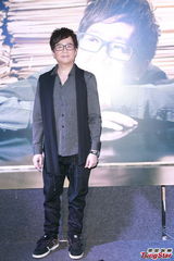 组图：伦永亮8月举行两场演唱会 感谢好友帮忙