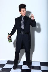 幻灯图：保剑锋：享受纸醉金迷下的闲淡生活