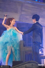 组图：薛凯琪开唱陈奕迅上台 避谈与方大同拍拖