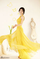 组图：童蕾写真晶莹灵动裙装多变