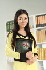 组图：巩新亮性感女娲装拍MV 大秀妖娆身材