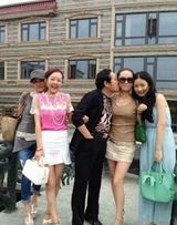 组图：网曝气功大师王林与4女艺人轮流亲吻照