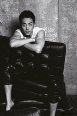 组图：朱亚文最新写真展现时尚多变风格