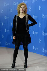 幻灯图集：《潜水艇》记者会 女主角成熟干练