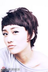 高清组图：刘芸剪秀发变清爽BOBO头 发起09夏日宣言