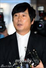 组图：Tony安等涉赌韩星出庭受审鞠躬认罪