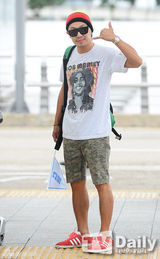 组图：HAHA为宣传动漫《怪物大学》赴香港