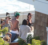 组图：贝克汉姆度假秀纹身 好好妈妈辣妹秀半球 