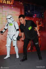 组图：古天乐代言游戏挥剑闯关 望周董体谅狗仔