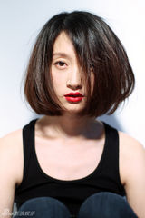 组图：沈佳妮性感裸妆大片清新动人