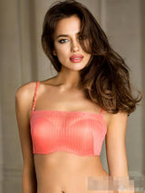 组图：C罗女友内衣写真性感诱人 大秀傲人酥胸