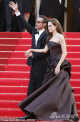 高清组图：《生命之树》首映 朱莉皮特亮相秀恩爱