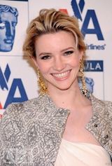 幻灯图集：攻读量子物理学位的内衣模特莱莉写真