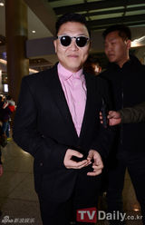 组图：鸟叔PSY结束土耳其演出准备总统就职表演