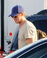 组图：《匪帮传奇》重拍 高斯林开心回片场